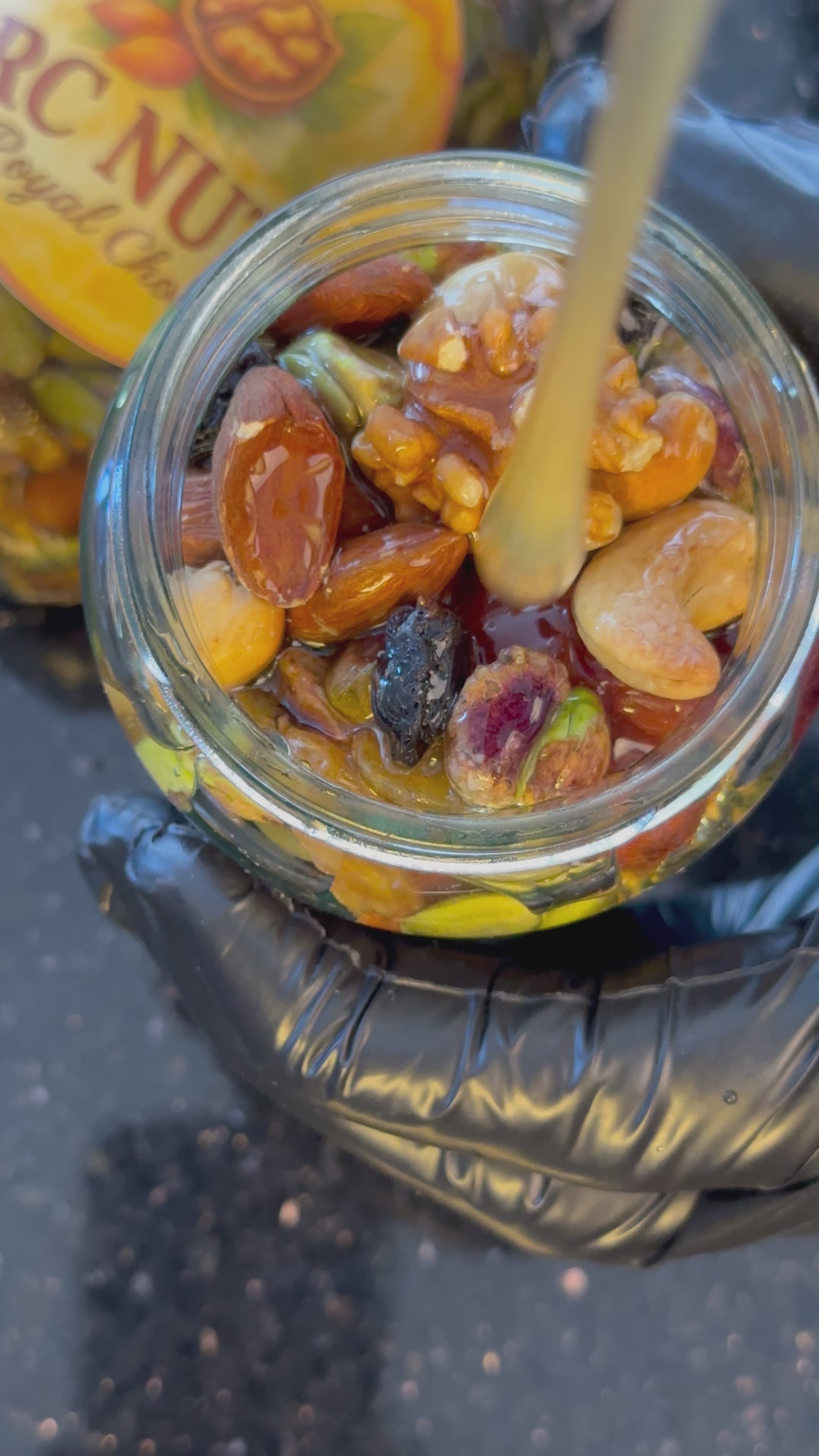 خلطة العسل الحر و المكسرات